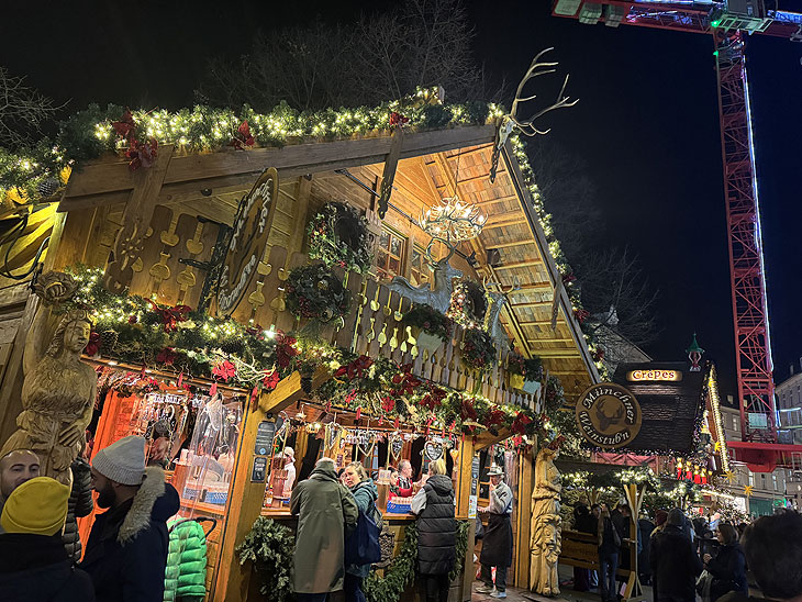Wieder am Rindermarkt: Die Münchner Weinstub'n auf dem Münchner Christkindlmarkt 2019 bietet Glühweine in Biowinzer-Qualität (©Foto: Marti Schmitz)